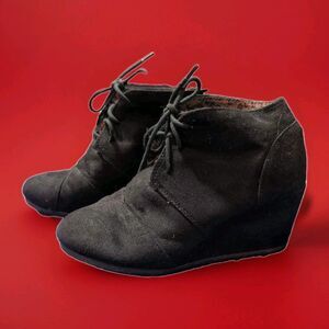 Women's sz 6 Cityclassified Black  Suede Lace Up Wedge Ankle Booties boots